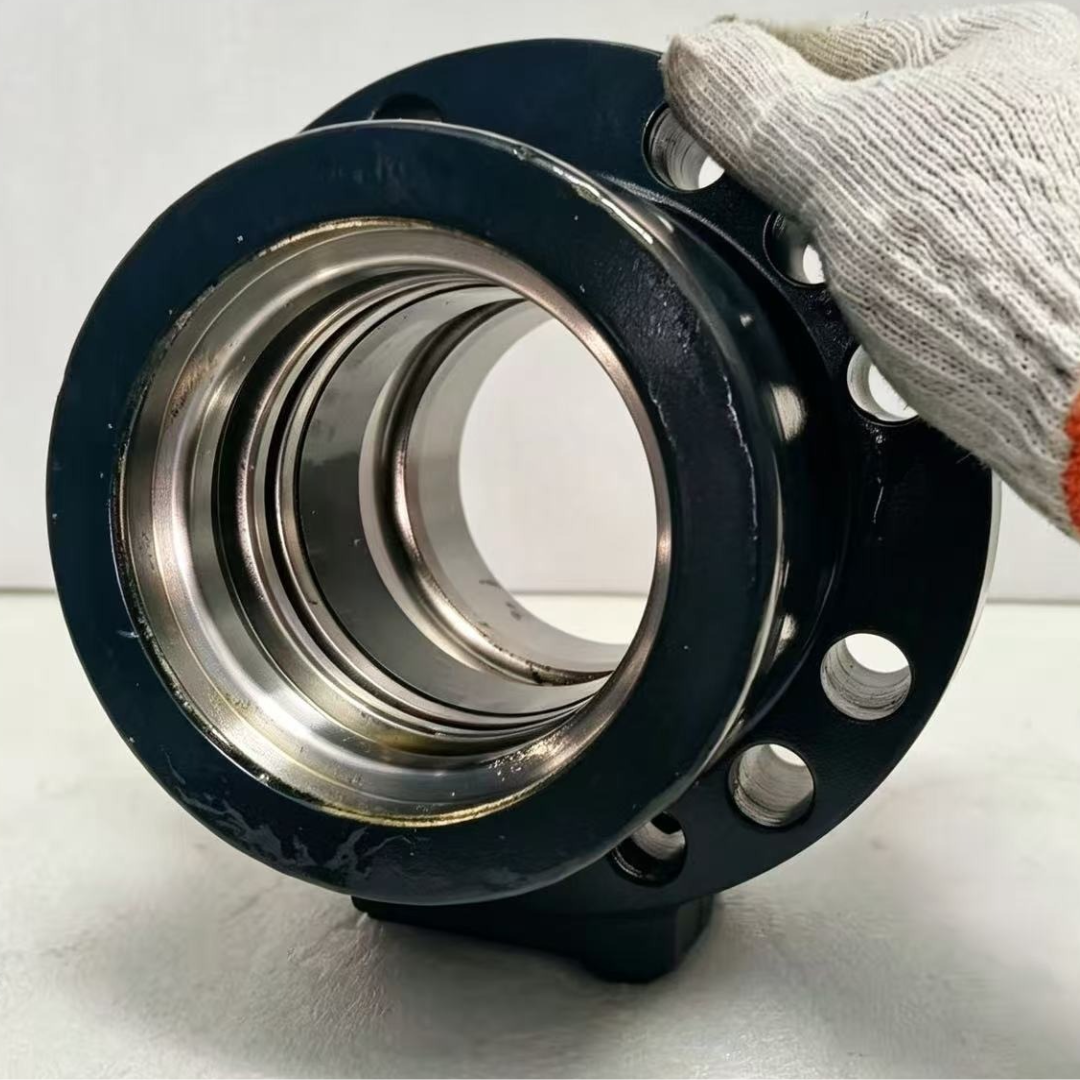 Hydraulic cylinder gland seal groove detail for excavator repair