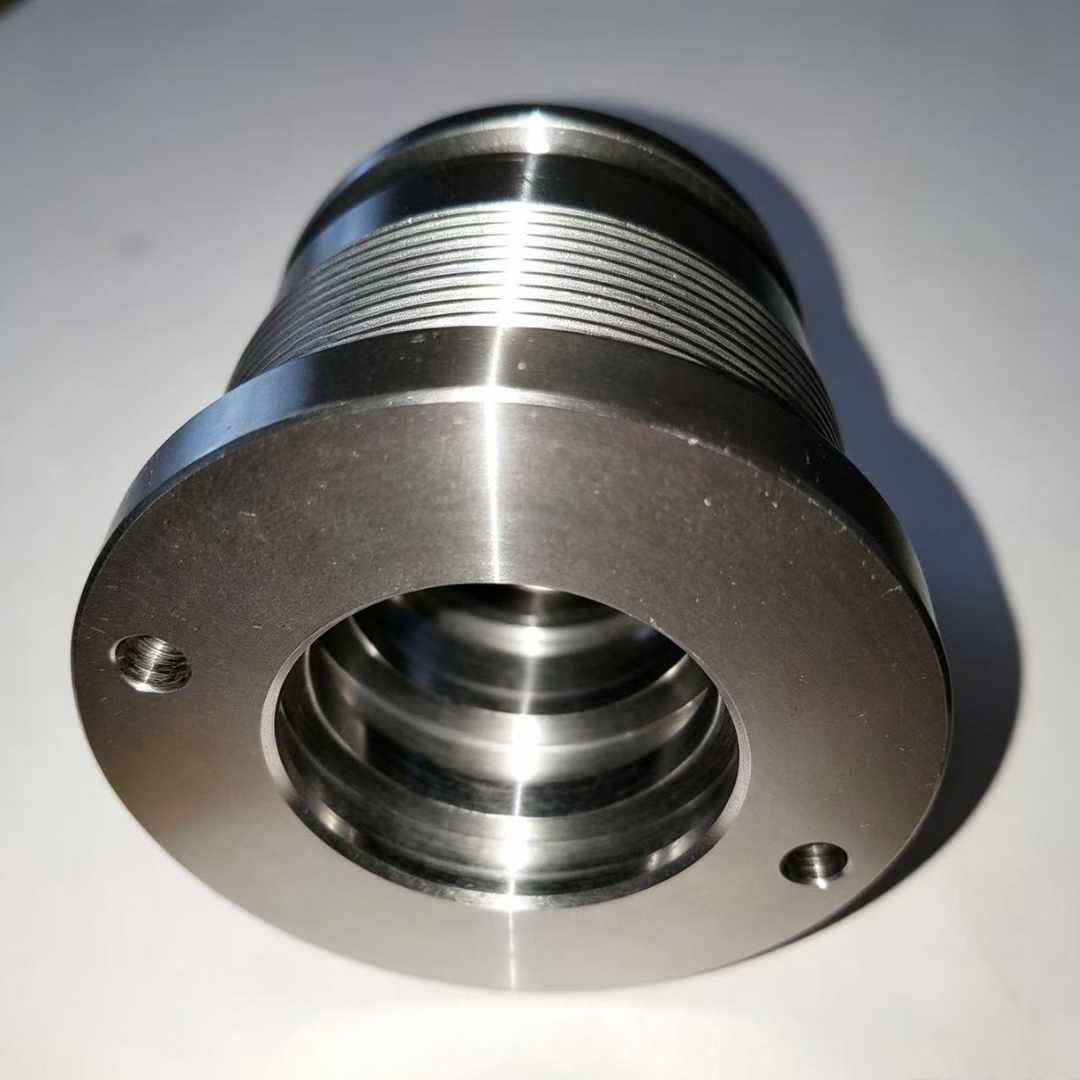 Precision threaded structure of cylinder gland for excavator hydraulic ram